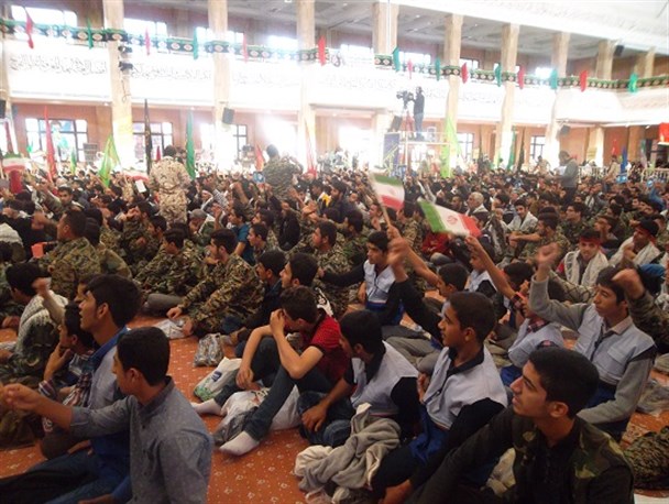 تصاویر/شکوه ایستادگی دانش آموزان بسیجی درمصلی گرگان