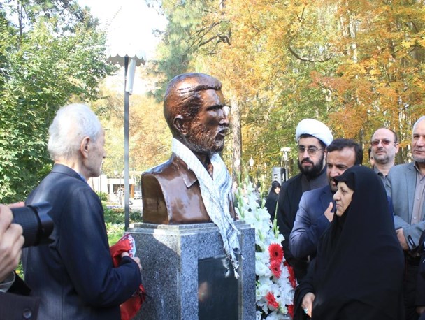 رونمایی از تندیس ۱۱سردار شهید گیلان در بوستان مفاخر رشت / گزارش تصویری