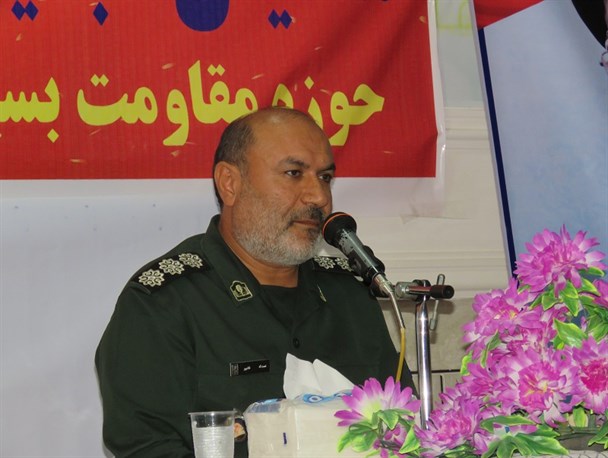 ⁠⁠⁠در دشتستان از کسی علیه امام خمینی(ره) شعر می گوید تقدیر می شود