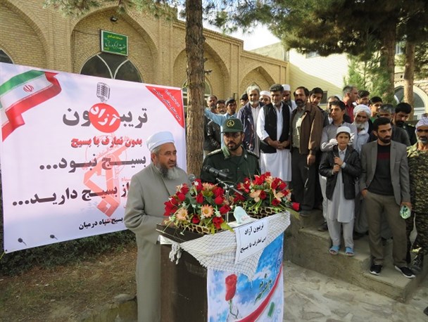 تریبون آزاد با عنوان «بی تعارف با بسیج» در درمیان برگزار شد