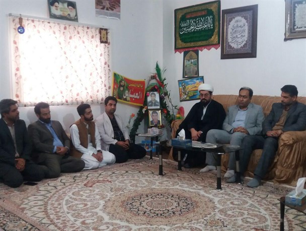 دیدار دانشجویان دانشگاه آزاد اسلامی چابهار با خانواده شهید حامد بزی