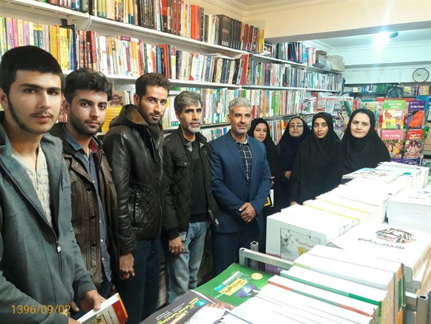 کتابگردی کتابداران کتابخانه عمومی کوثرنور در نی ریز