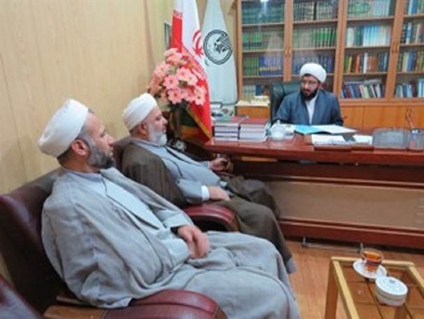 دشمنان از وحدت شیعه و سنی در ایران رنج می‌برند