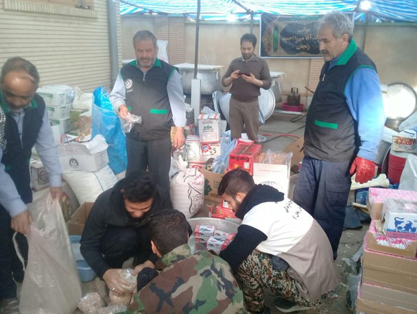 حضور گروههای جهادی بسیج سازندگی سپاه ناحیه زنجان در مناطق زلزله زده کرمانشاه+تصاویر