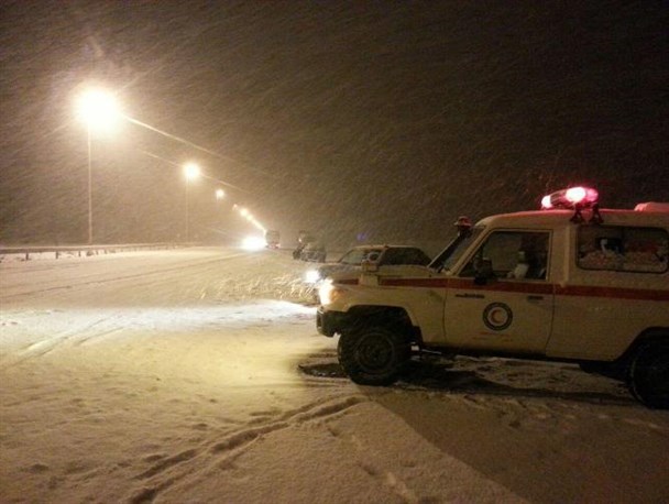 امدادرسانی به بیش از 700 نفر گرفتار در برف محورهای استان سمنان