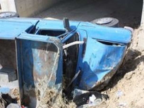 واژگونی نیسان درجاده اصفهان به اردستان جان یک نفر را گرفت