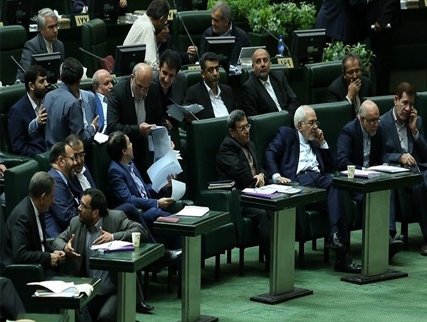 دولت در چه صورت برای ادامه کار نیاز به رای اعتماد مجدد مجلس دارد؟