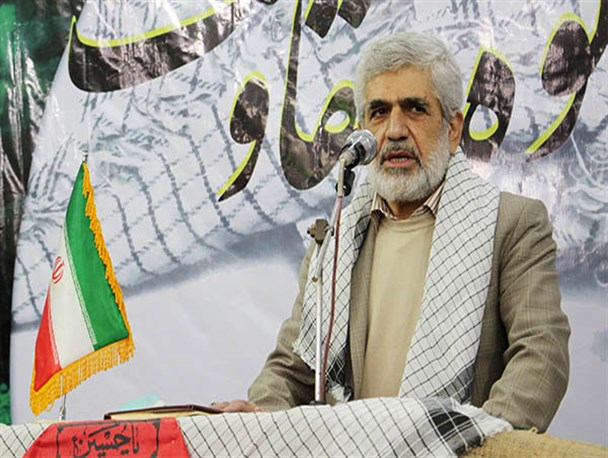 رهبر انقلاب آمر و عامل به انقلابی بودن هستند