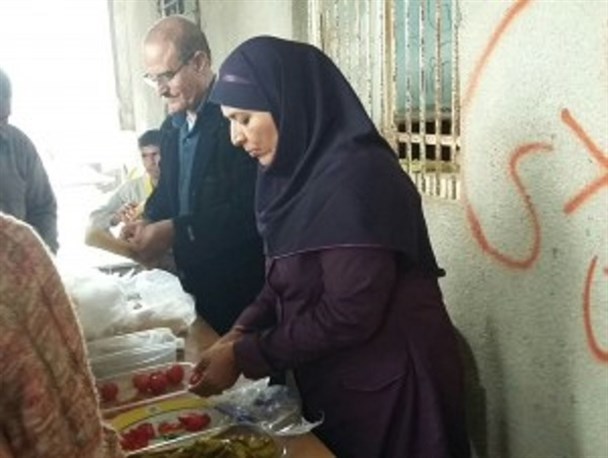 برپایی بازارچه خیریه به نفع خانواده های نیازمند در حاجی آباد