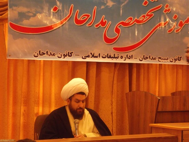 دهه سازی اقدام برخی افراد ناآگاه است/ مداح باید مستند و به دور از غلو بخواند