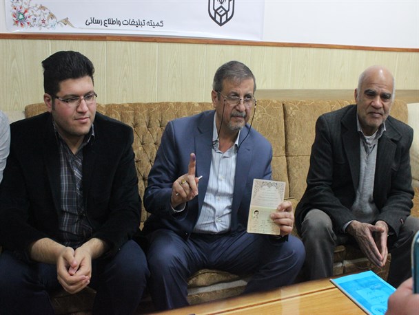 ثبت نام یکی از متحصنین مجلس ششم در حوزه انتخابیه تفت و میبد