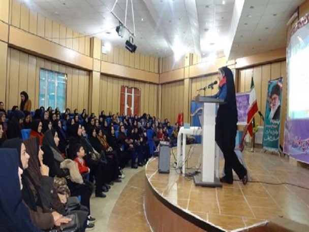 کارگاه تحلیل بسترهای آسیب های نوپدید و پیشگیری از اعتیاد به فضای مجازی در قروه برگزار شد