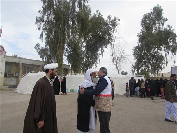 بازدید امام جمعه اهل سنت دلگان از بیمارستان صحرایی نیروی سپاه+ تصاویر