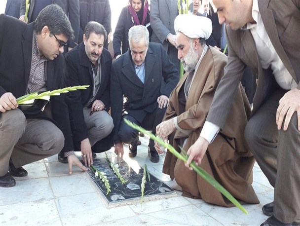 حضور استاندار خراسان شمالی در گلزار شهدای شیروان