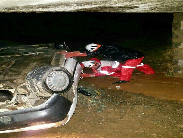واژگونی خودرو پراید در محور سنقر به بیستون 4 مصدوم برجای گذاشت