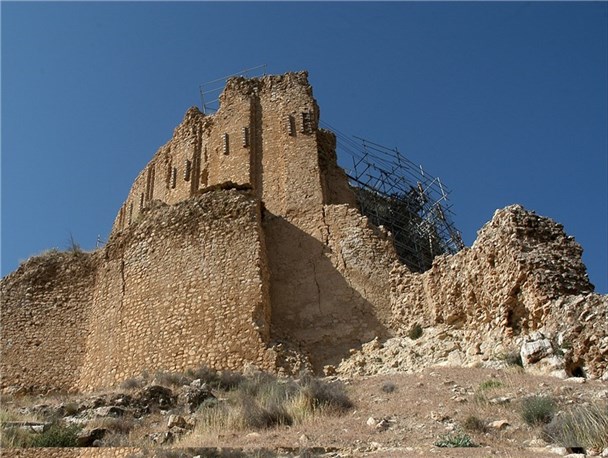 تخریب قلعه هزاره ضربه جبران ناپذیری به میناب می زند