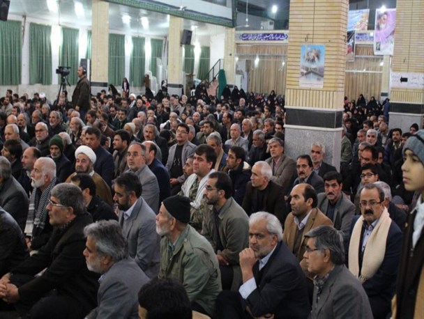 برگزاری باشکوه یادواره‌های شهدا پس از سخنان استاندار/ آقای پرویزی نمی‌توانید بین مردم و شهدا فاصله بیندازید