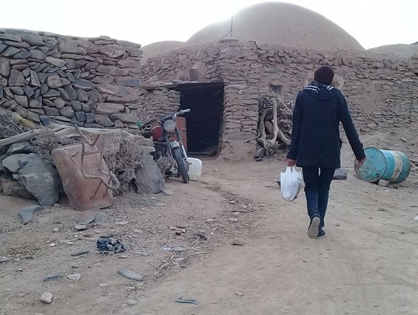 توزیع 20 سبد کالائی در روستای محروم لخشک نهبندان