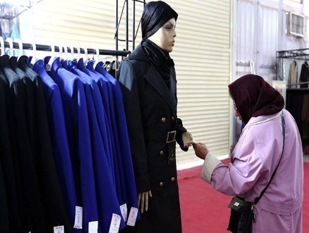 بازار سرمازده پوشاک زمستانه یزد!/«شوهای لباس و شبکه‌های اجتماعی»؛ معضل فروشندگان پوشاک در یزد