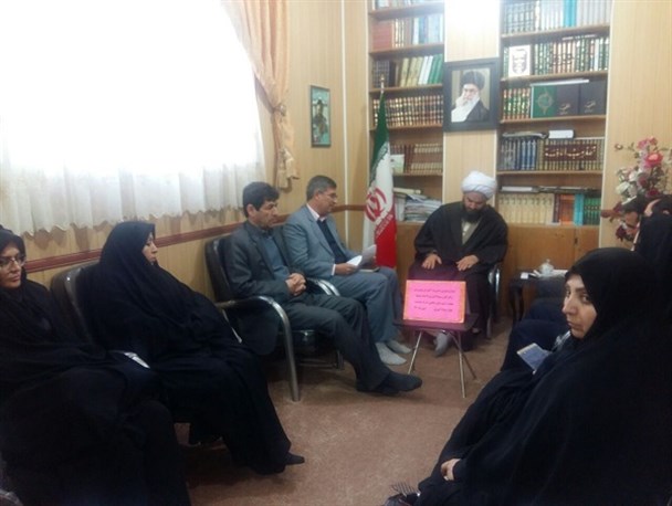 رؤسای آموزش و پرورش و نهضت سوادآموزی با امام جمعه شاهین دژ دیدار کردند