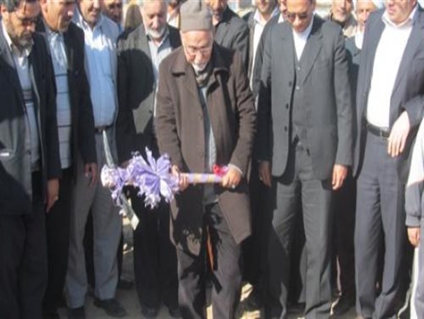 کلنگ احداث مدرسه راهنمایی 6 کلاسه در شهر حاجی آباد به زمین زده شد