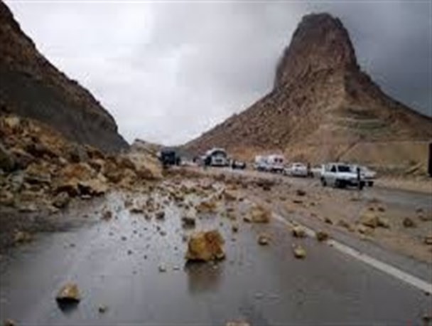 بارش شدید باران موجب ریزش کوه در سراوان شد
