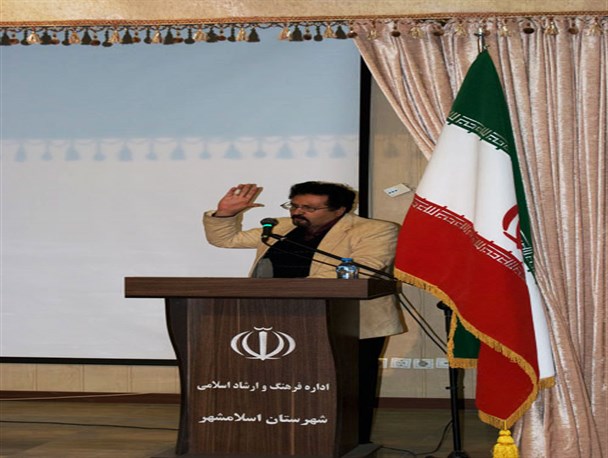 همایش «شعر زمستان» در اسلامشهر برگزار شد