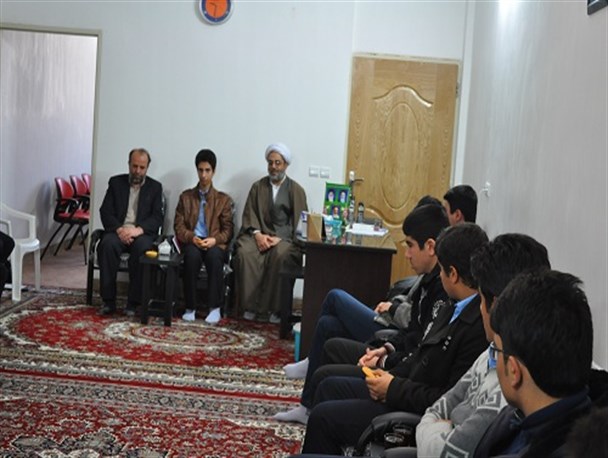 جلوگیری از آلودگی به گناه و ایجاد خلل در انجام واجبات، مرز اطلاعت و بندگی خدا ست
