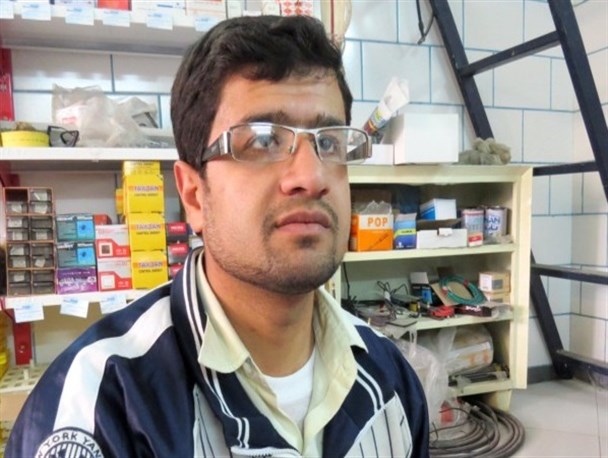 جوان کازرونی که صفر تا صد دستگاه جوجه کشی را با دستان خود می سازد+ عکس