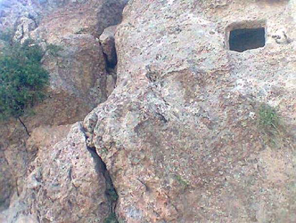 معرفی مقبره‌های خانوادگی در بختیاری