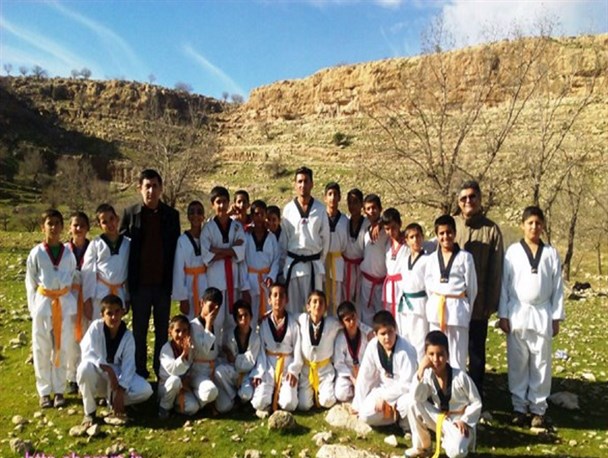 کوه گشت تکواندوکاران چرامی در رشته کوههای زاگرس + تصاویر