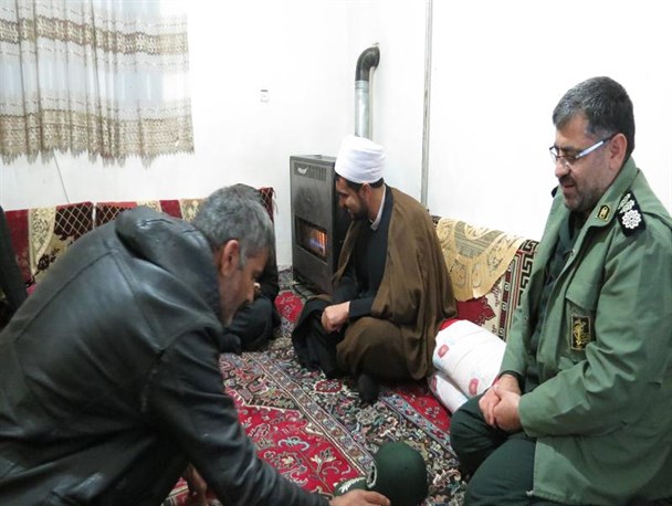 فرمانده سپاه دهگلان از بیماران صعب العلاج وسرطانی سرکشی کرد