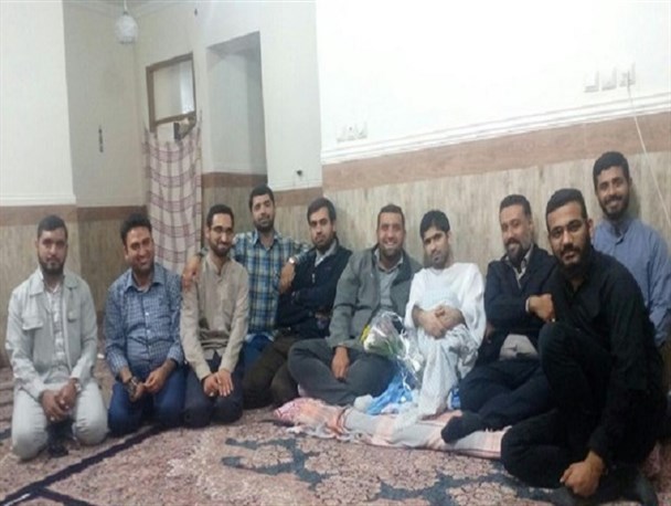 تصاویر/ دیدار جمعی از بسیجیان کنگانی با جانباز مدافع حرم استان بوشهر
