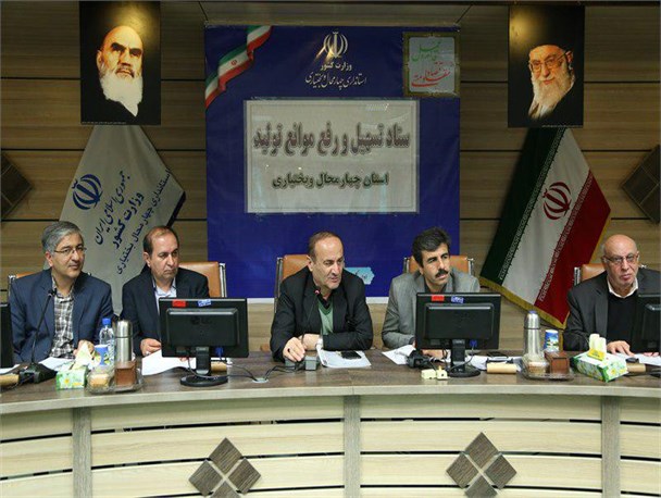 با رونق تولیدات مشکل اشتغال را رفع کنید