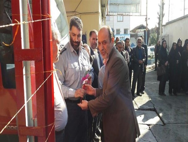 قدردانی دانش آموزان، معلمین و کارکنان آموزش پروش از آتش نشان ها + عکس