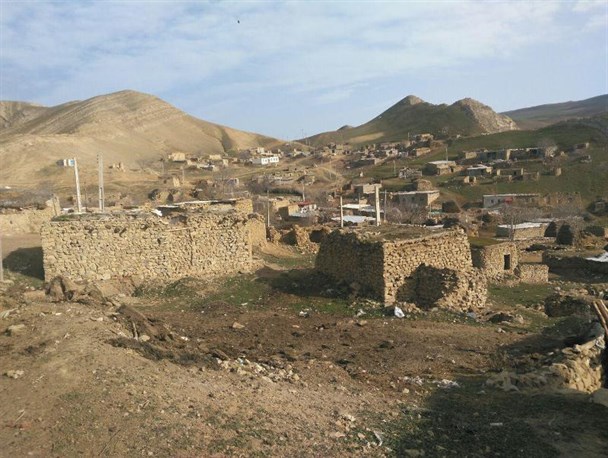 محرومیت در روستای "چنار" فریاد می‌زند/اهالی نه آب دارند و نه جاده+عکس
