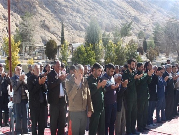 اقامه نماز طلب باران در زرقان+تصاویر