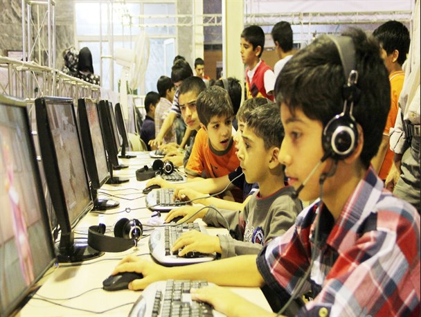 فرزندانمان را از سر سفره فرهنگی و آموزشی بیگانگان برداریم
