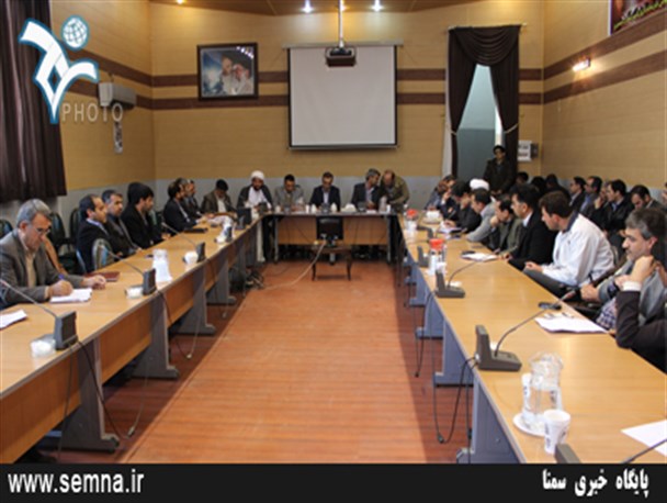 آگاهی از عملکرد مسئولان حق شهروندان است