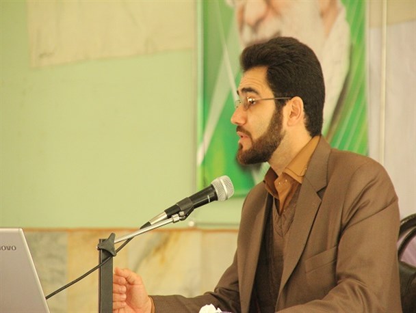 تحکیم و گسترش وحدت مردم و مسئولان هرگونه مانعی را بر طرف می کند