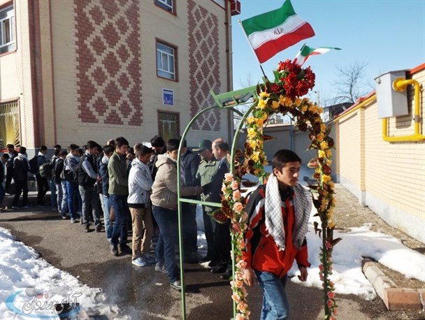 اعزام دانش آموزان ورزقانی به مناطق عملیاتی جنوب کشور/ تصویری