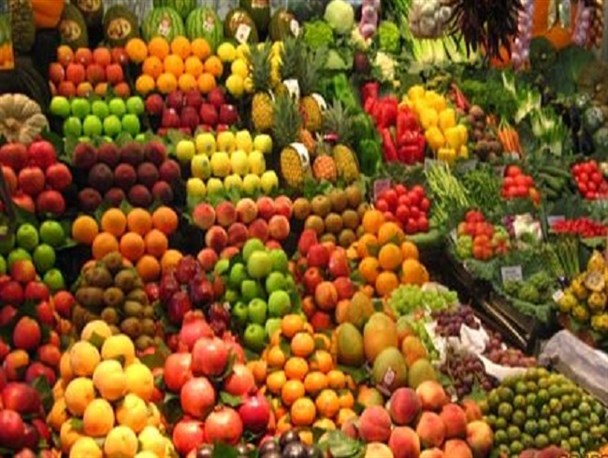 افزایش قیمت سیب و پرتغال در بازار/برخی افراد سودجو با ذخیره سازی میوه به دنبال افزایش قیمت هستند