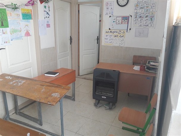 گلایه های مردم روستای دوبرجه از برگزاری کلاس ها در دهیاری/ چرا خبری از تحویل مدرسه جدید نیست