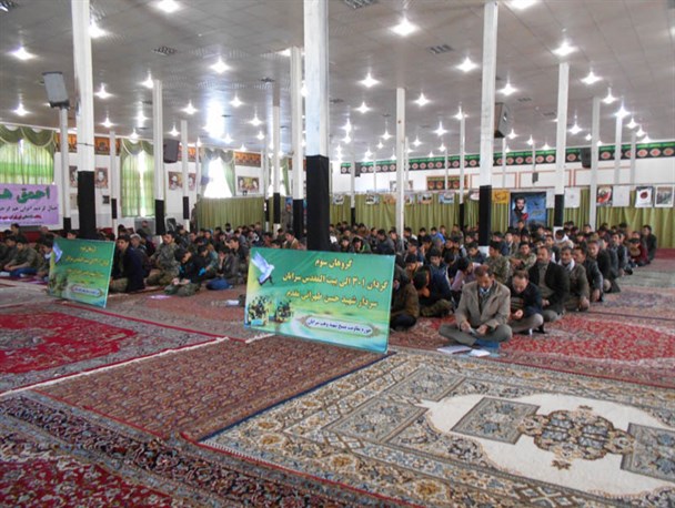 بسیجیان شهرستان سرایان با حضوردرزمایش راهیان بیت المقدس توان رزمی خودرا به نمایش گذاشتند