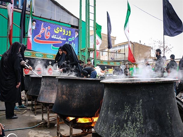 پخت ۱۲ دیگ آش نذری در مبارکه/ تصاویر