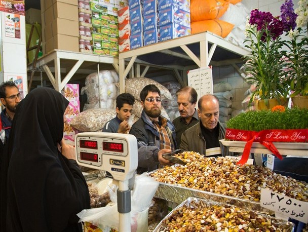 بازار شب عید در تسخیر کارگران چینی/ عرصه تنگِ فروش برای تولید کنندگان ایرانی