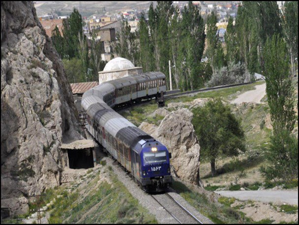 معرفی آثار ناب اردستان با حضور قطار گردشگری