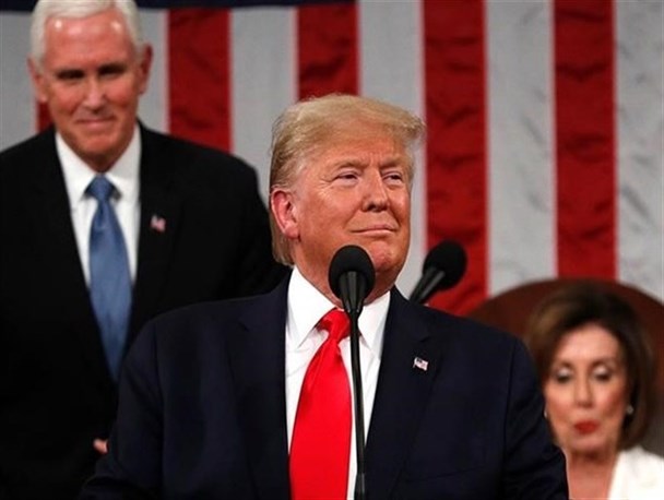 ترامپ: آدام شیف برای لطمه زدن به سندرز اطلاعات درباره دخالت روسیه را درز داده است