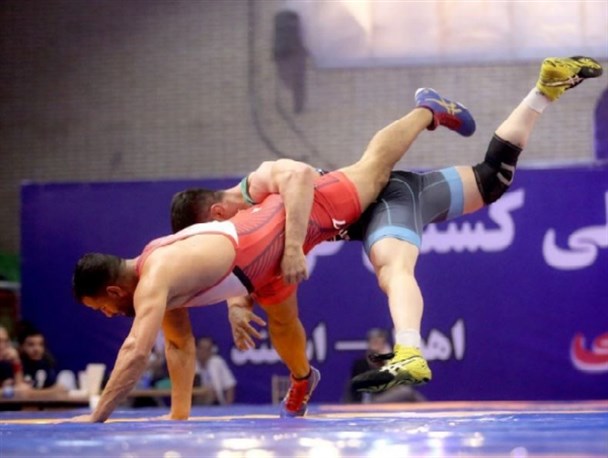 کشتی فرنگی جام تختی| تعیین نفرات برتر ۵ وزن نخست رقابت‌ها/ قهرمانی بالی و مختاری در اهواز