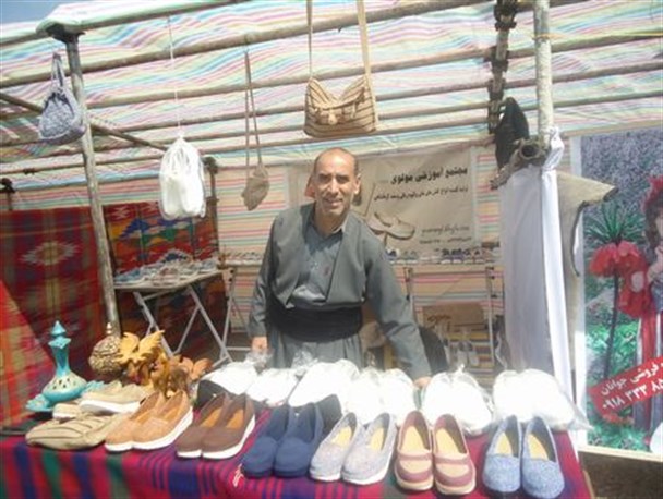 غرفه های محصولات بومی محلی درورودی جوانرود برپا شد